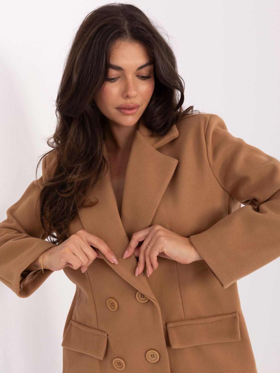 Short elegant transitional coat in brown