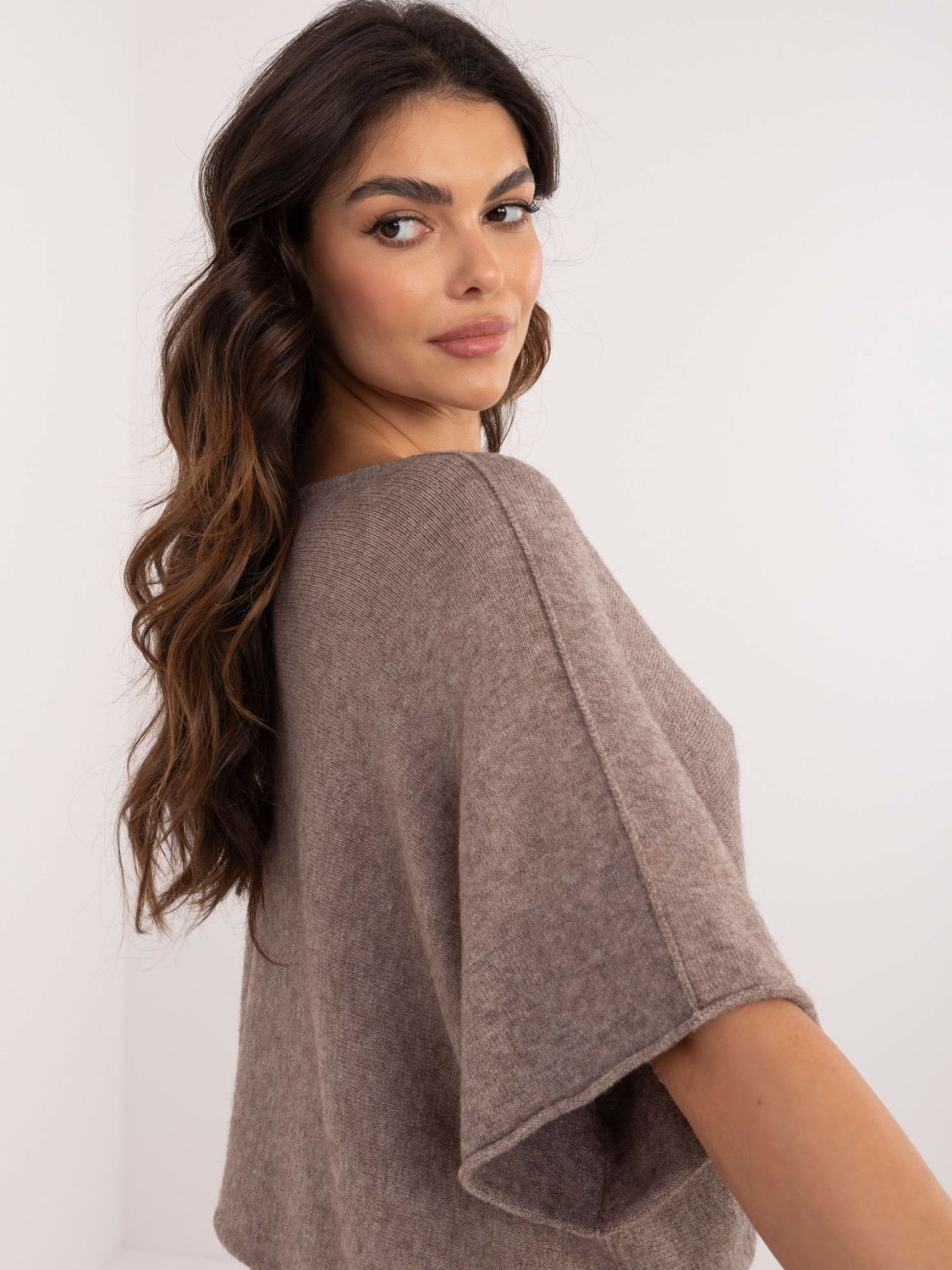 Elegant beige sweater with 3/4 sleeves