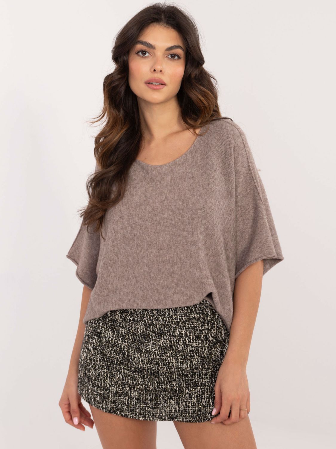 Elegant beige sweater with 3/4 sleeves