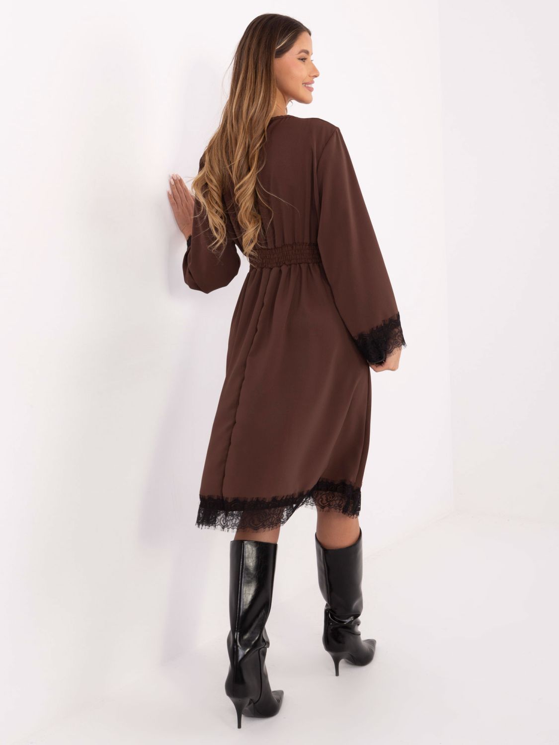 Elegant brown midi dress with lace and long sleeves