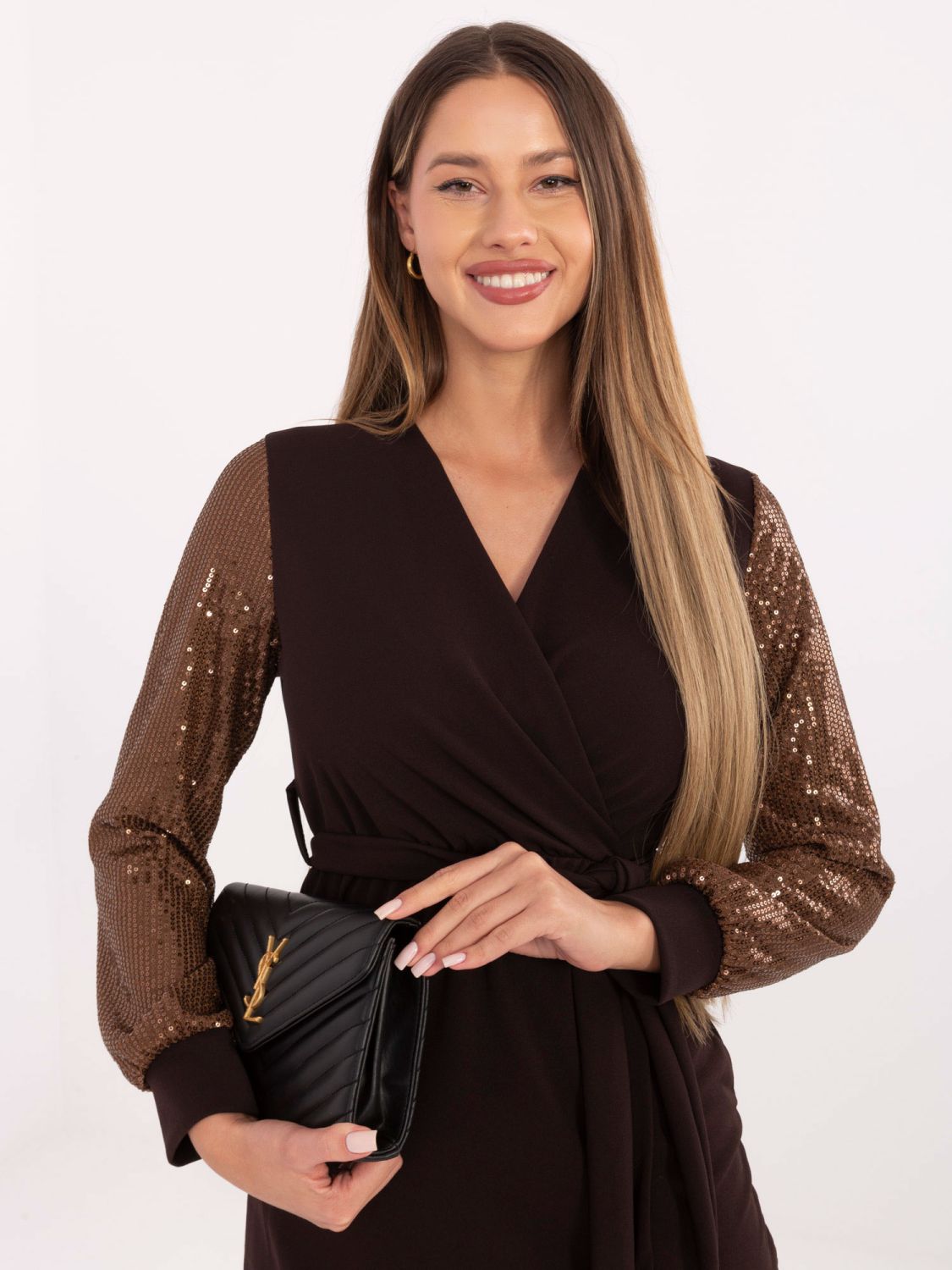 Elegant mini dress with sequins in brown