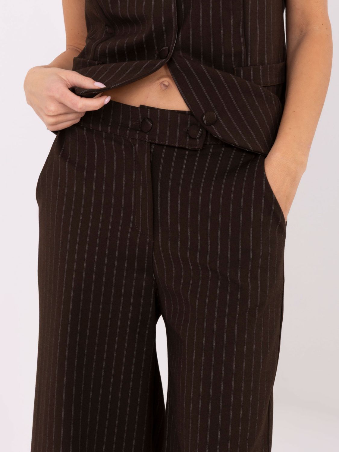 Elegant wide-leg striped trousers in dark brown