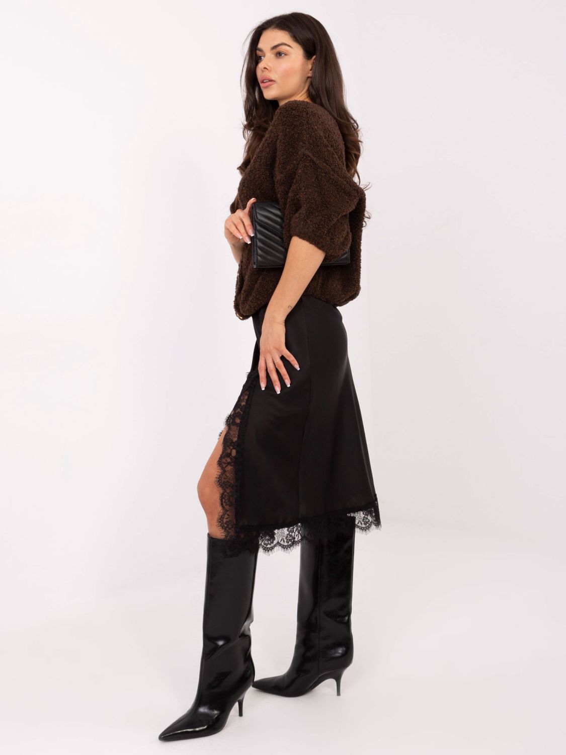 Elegant brown sweater with 3/4 sleeves and buttons