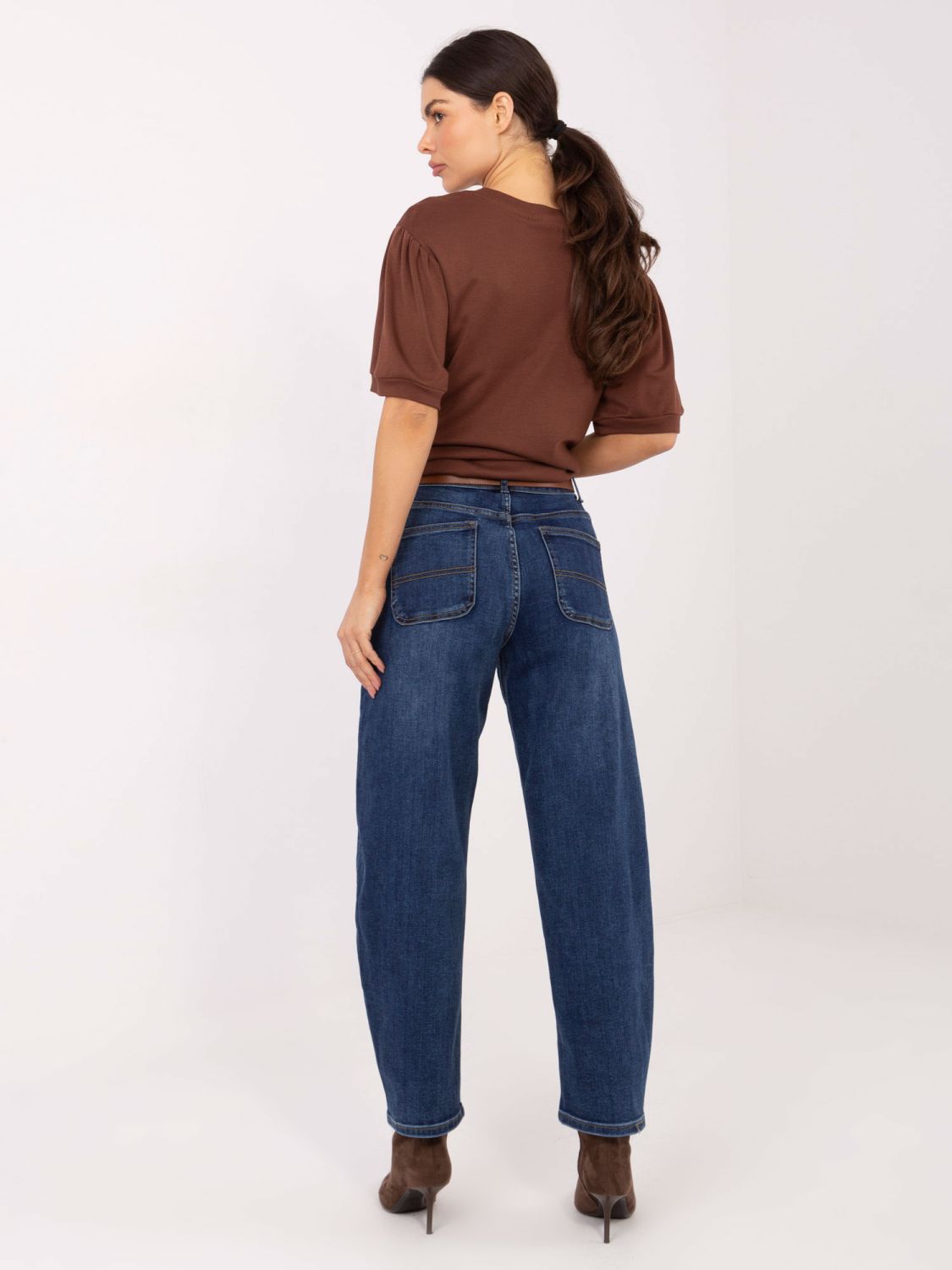 Women's dark blue high-waisted jeans with belt