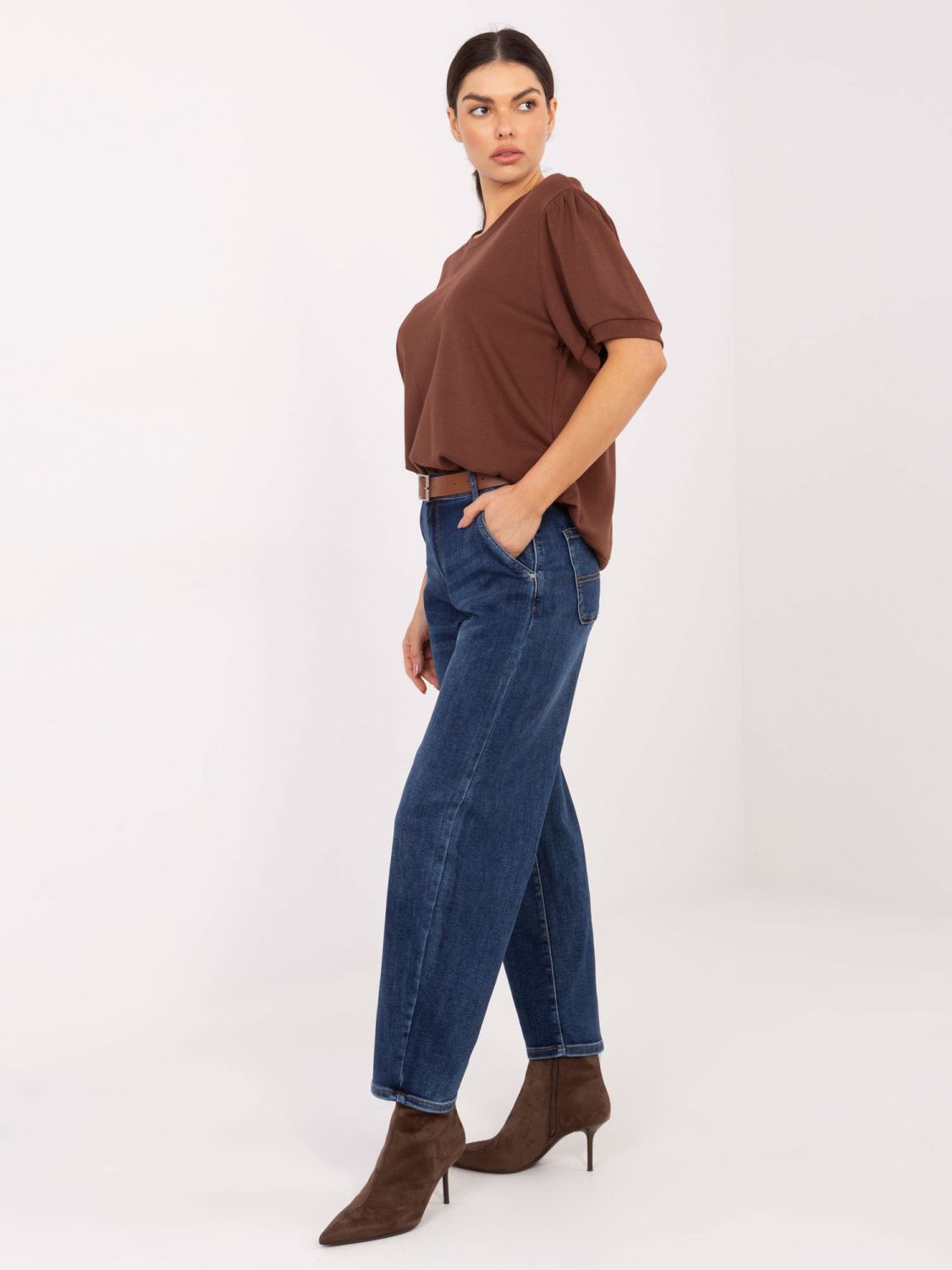 Women's dark blue high-waisted jeans with belt