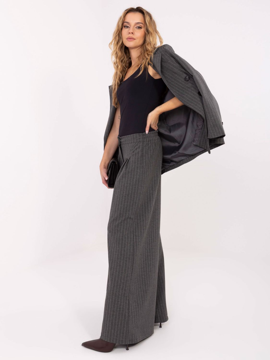Elegant grey palazzo trousers with stripes