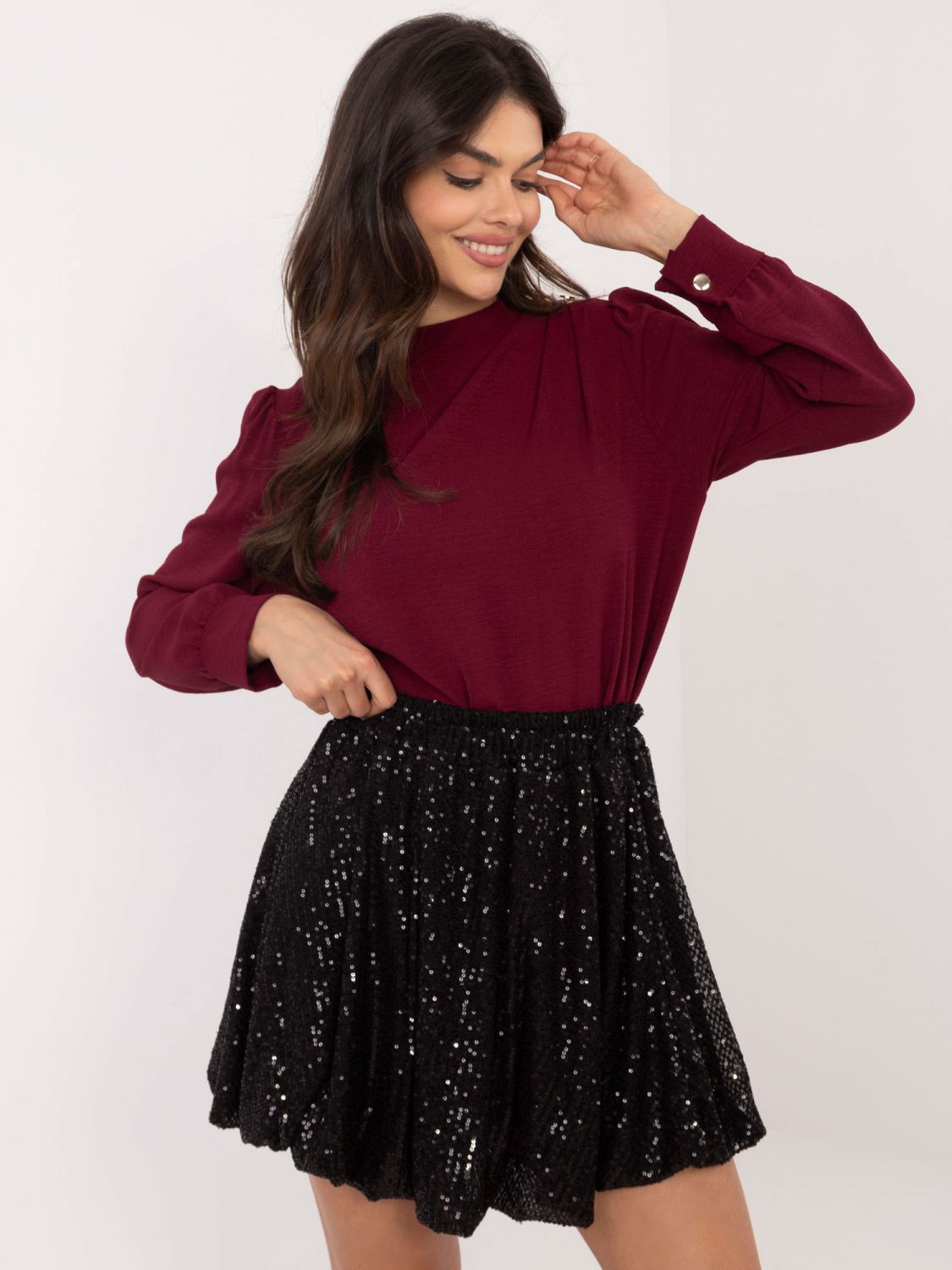 Black elegant mini skirt with sequins and lining