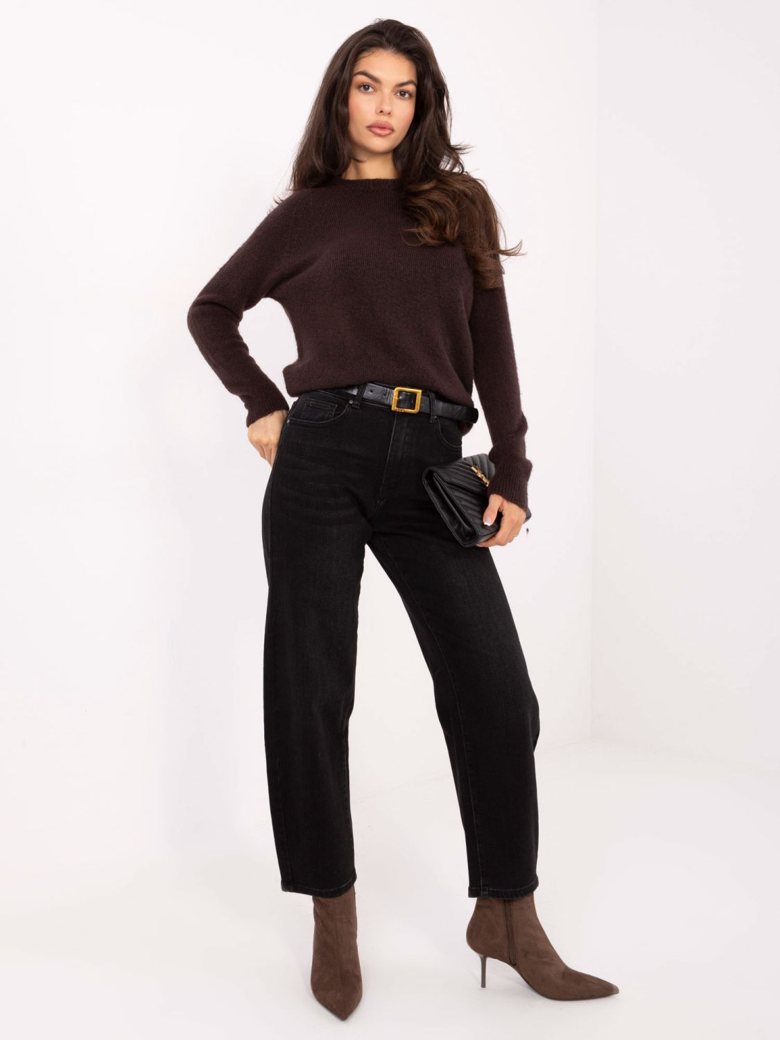 Black balloon fit jeans with high waist and belt