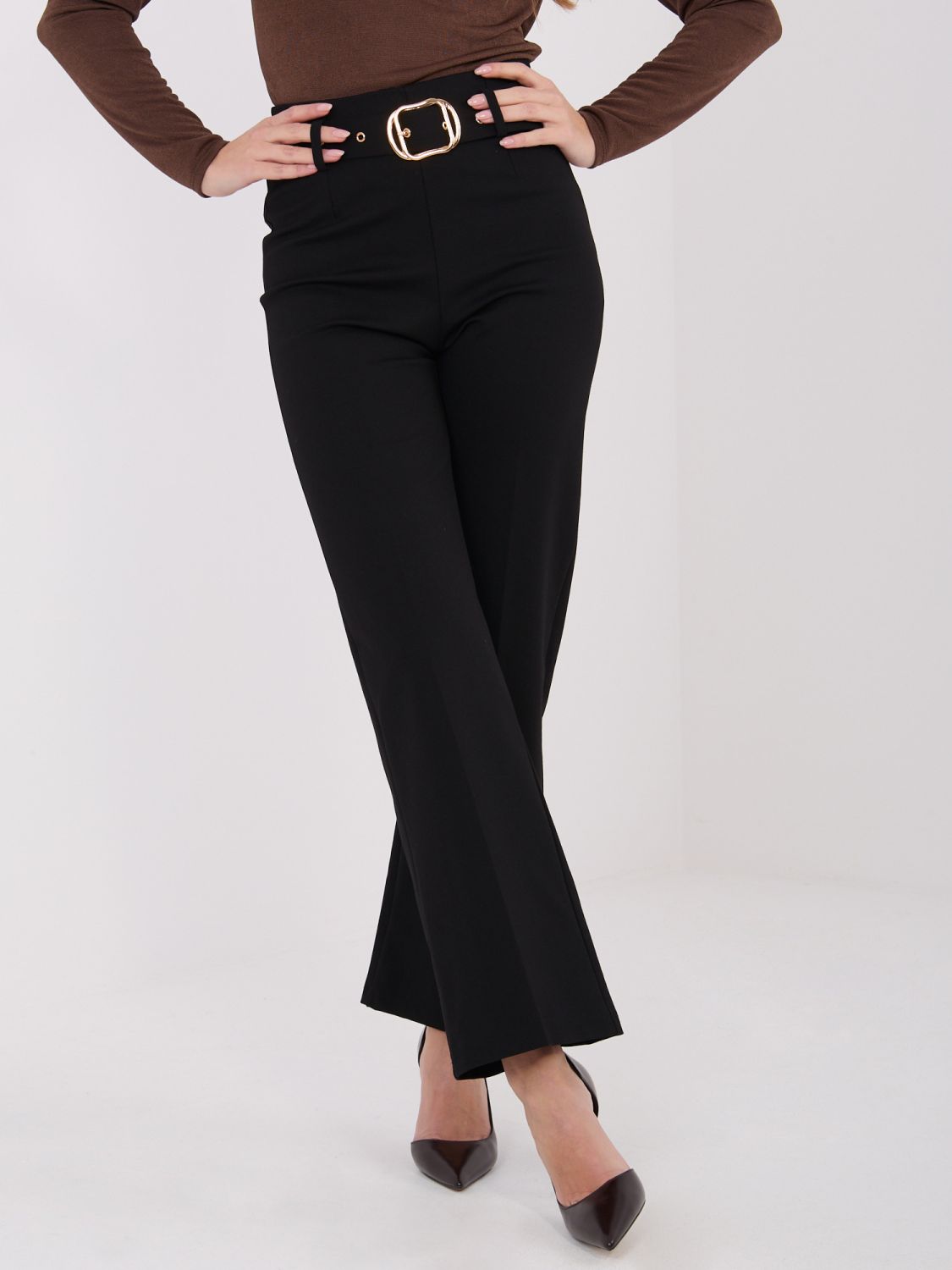 Elegant black straight-leg trousers with high waist and belt