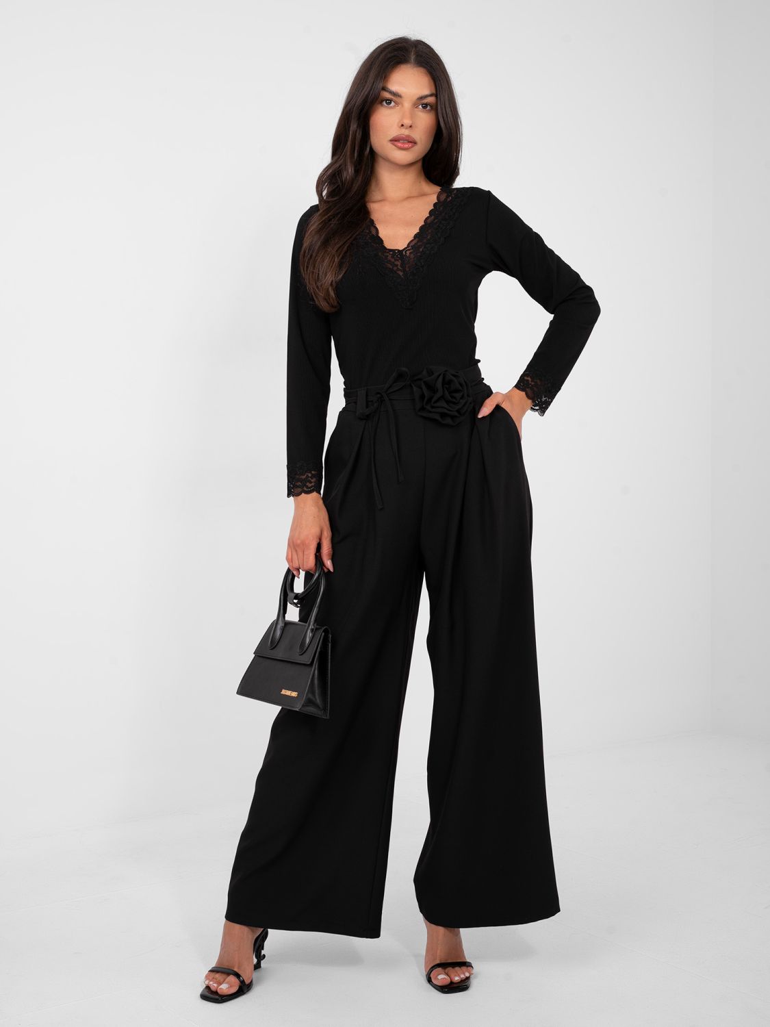 Elegant black wide-leg trousers with high waist and belt