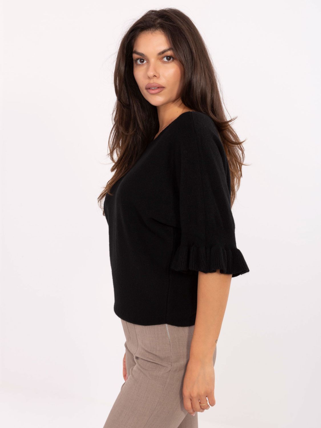 Elegant black sweater with 3/4 sleeves