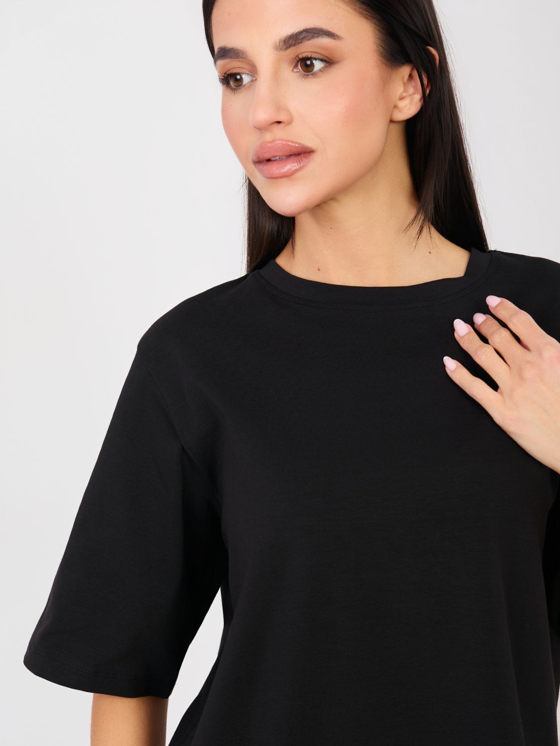 Black cotton T-shirt with short sleeves