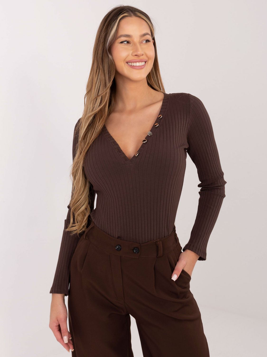 Brown ribbed blouse with V-neck and buttons