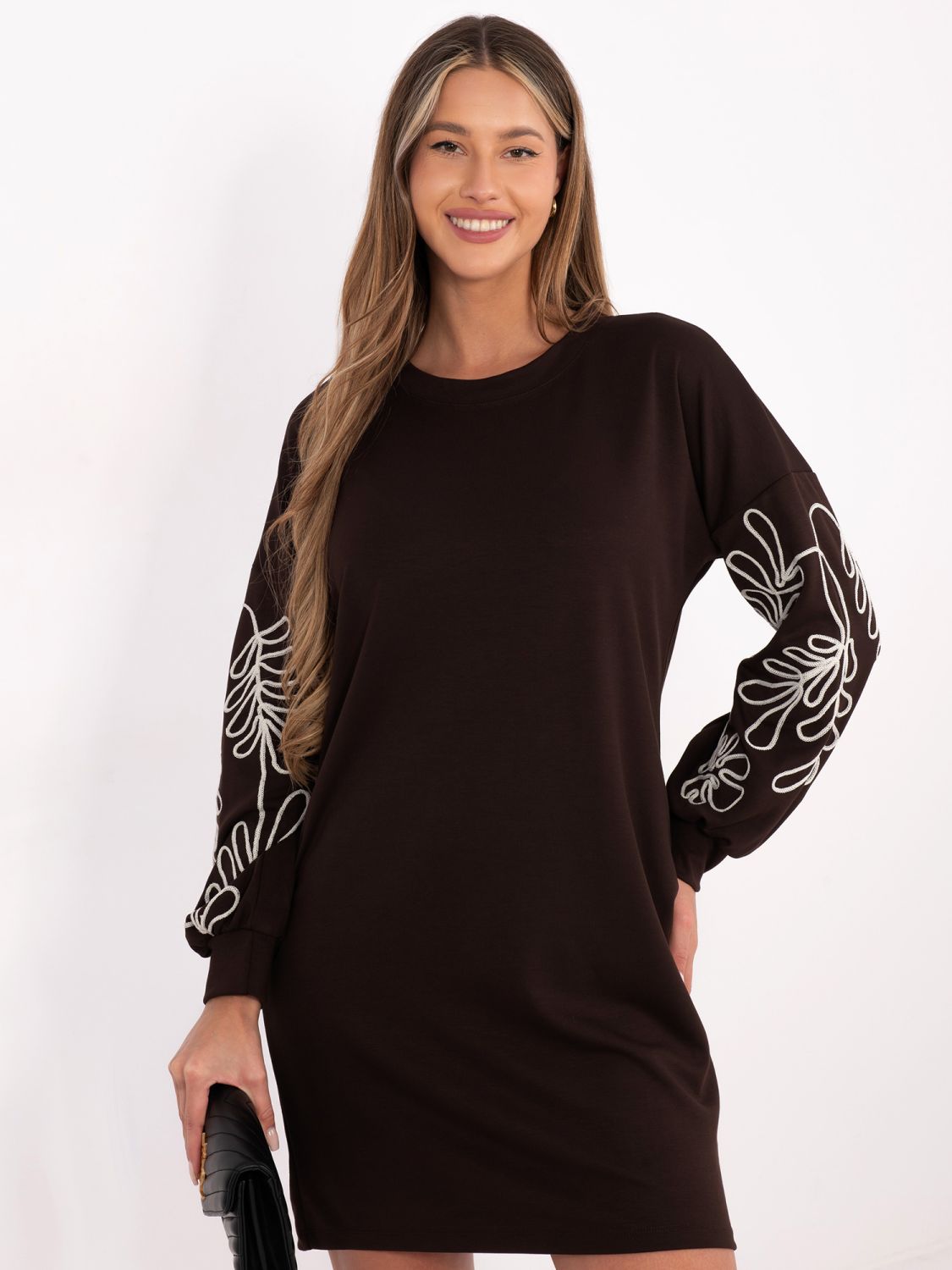 Short brown dress with embroidery and puff sleeves