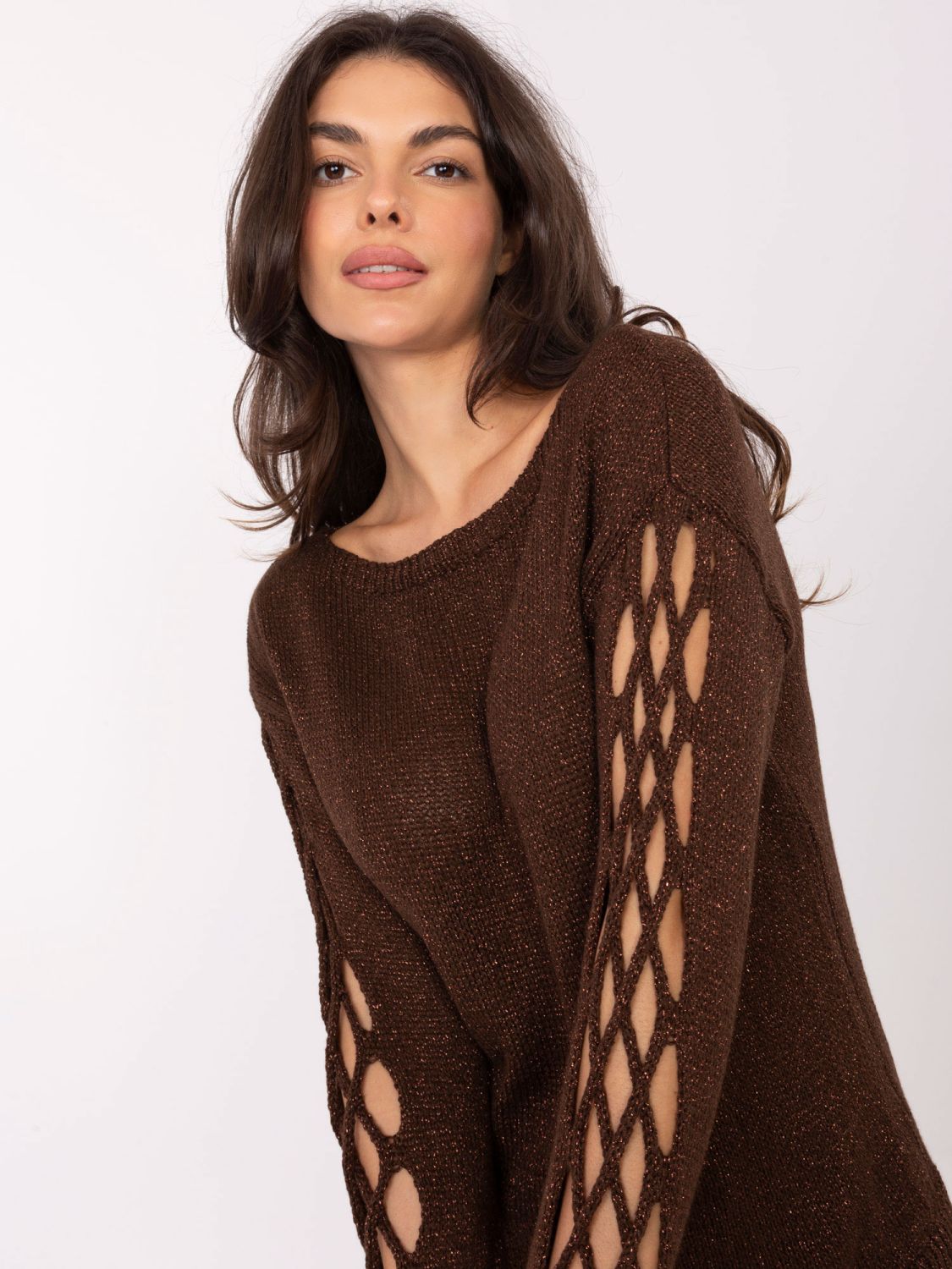 Elegant brown sweater with round neckline