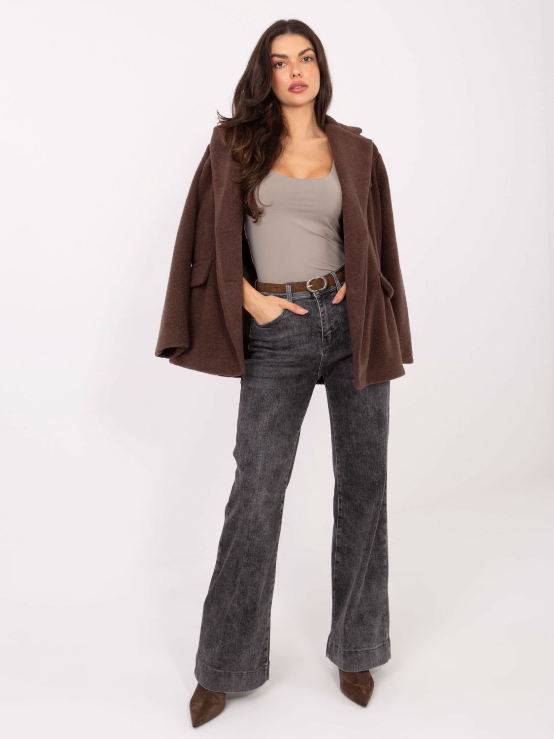 Beige sleeveless smooth top