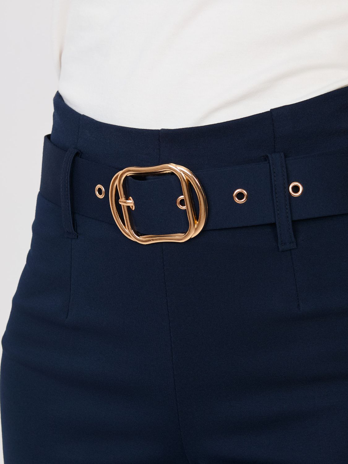 Elegant navy blue trousers with high waist and belt