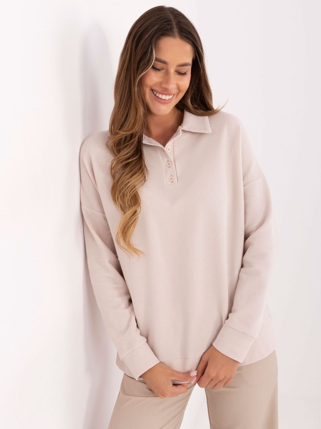 Beige cotton blouse with collar and long sleeves