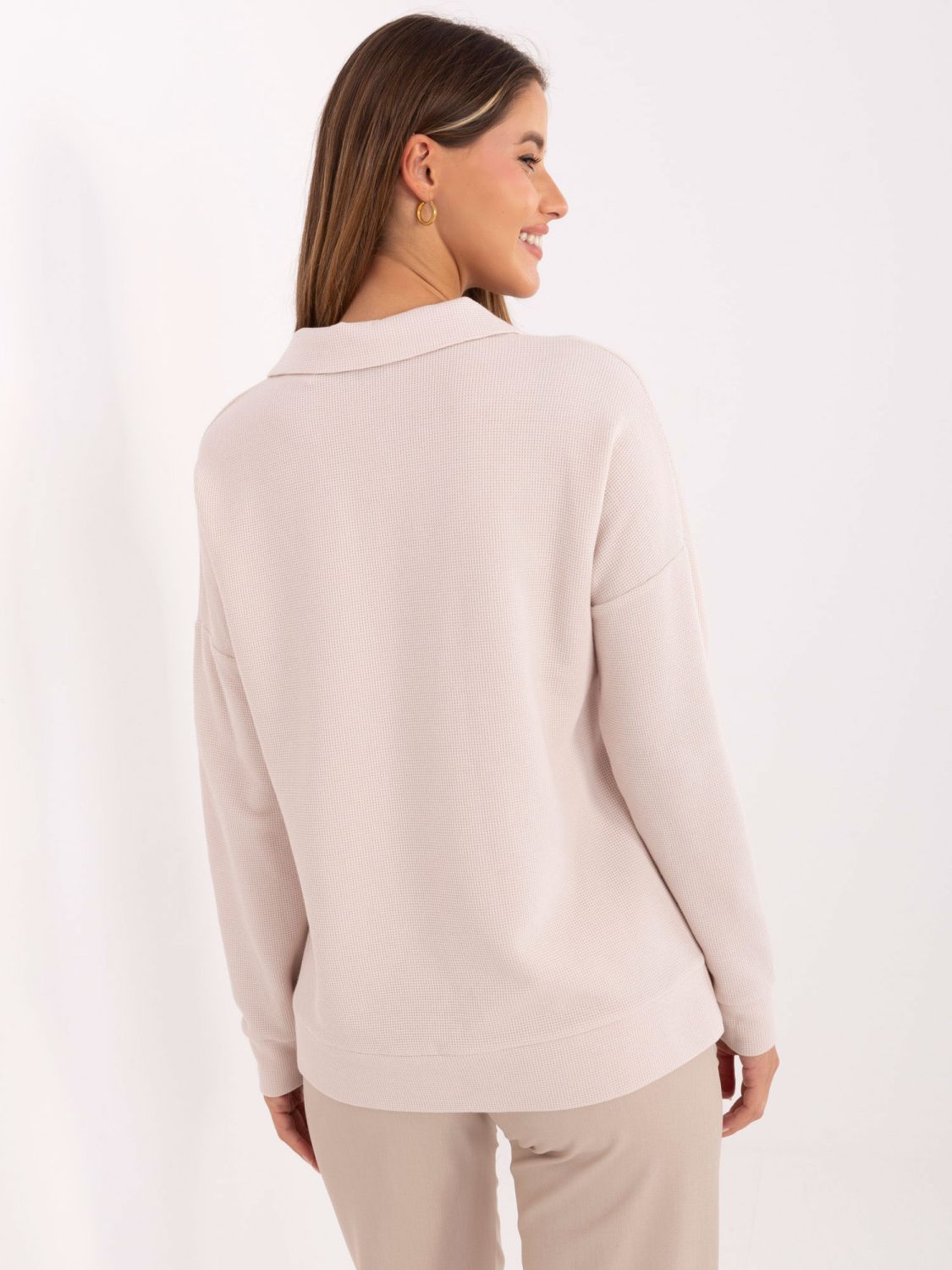 Beige cotton blouse with collar and long sleeves