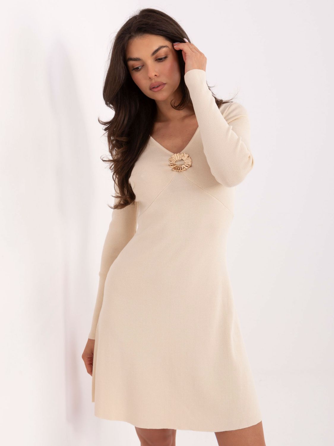 Elegant light beige ribbed knit mini dress with V-neckline