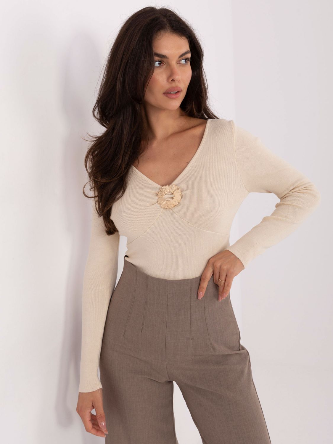 Elegant beige sweater with V-neckline