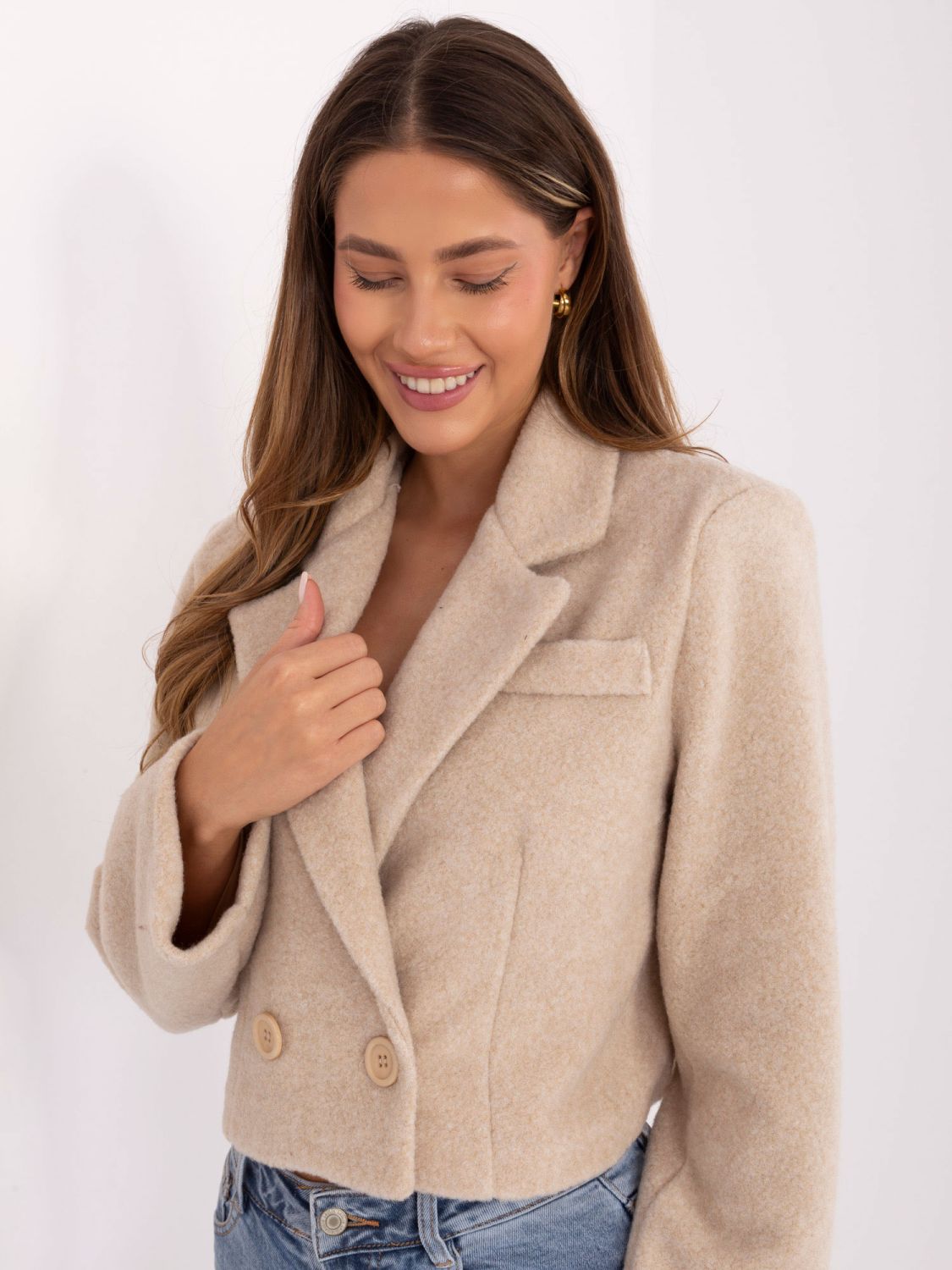 Short elegant beige coat with lining