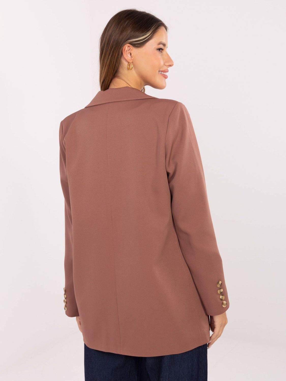 Elegant beige blazer with lining and pockets