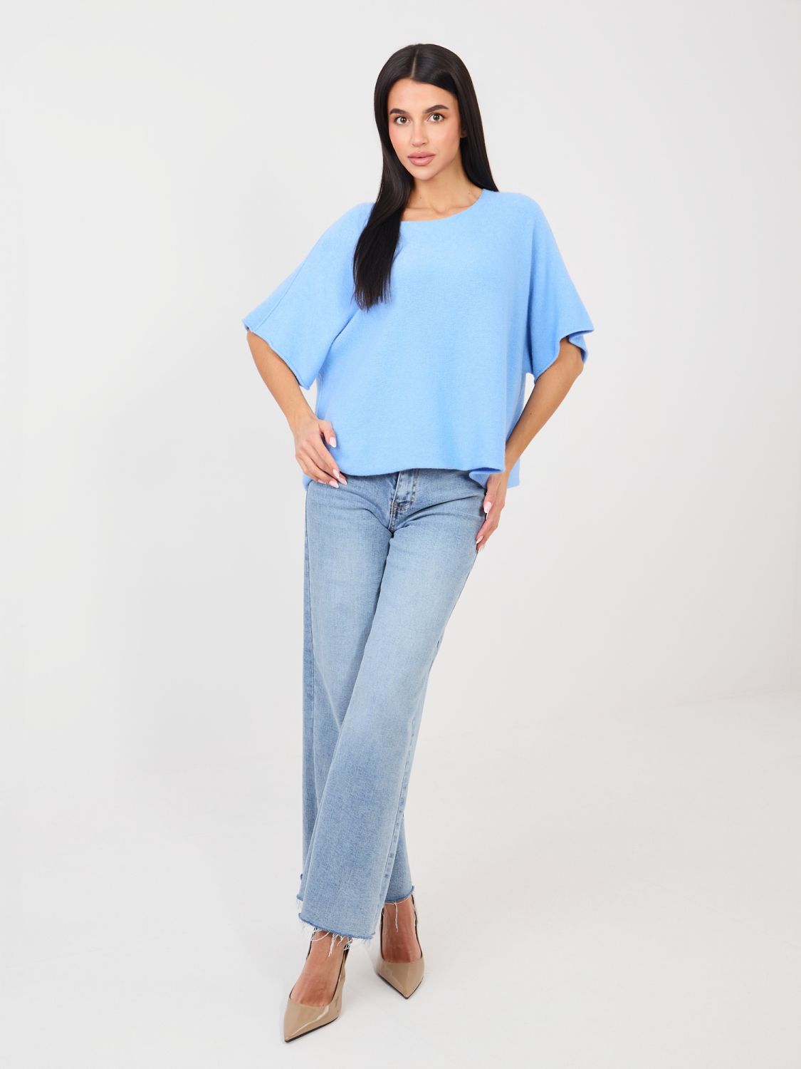 Elegant light blue sweater with short sleeves