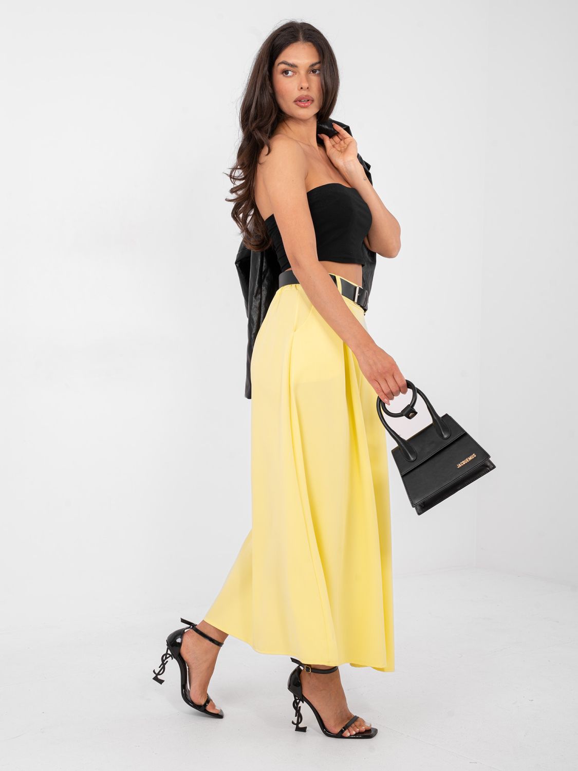 Elegant yellow maxi skirt with belt and pockets