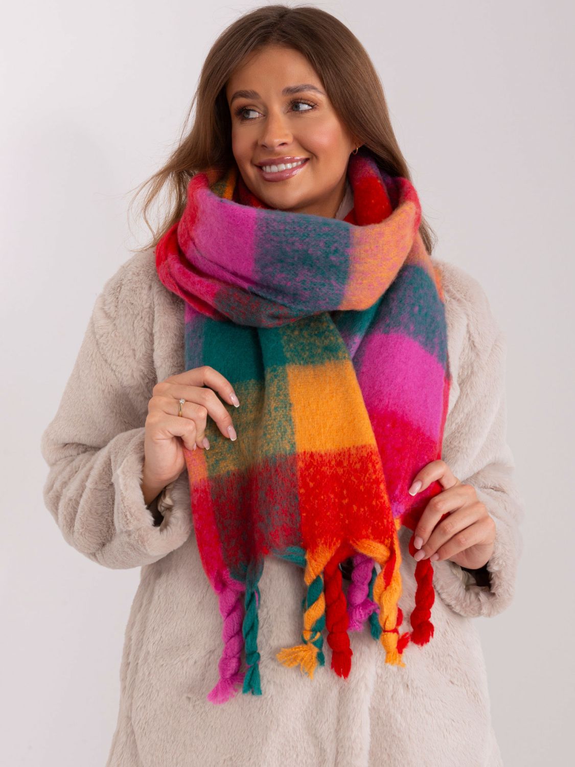 Elegant scarf in dark green color