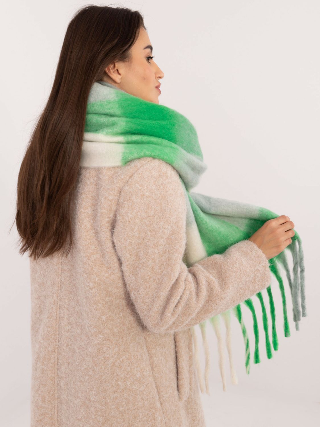 Elegant Green Scarf with Checkered Pattern
