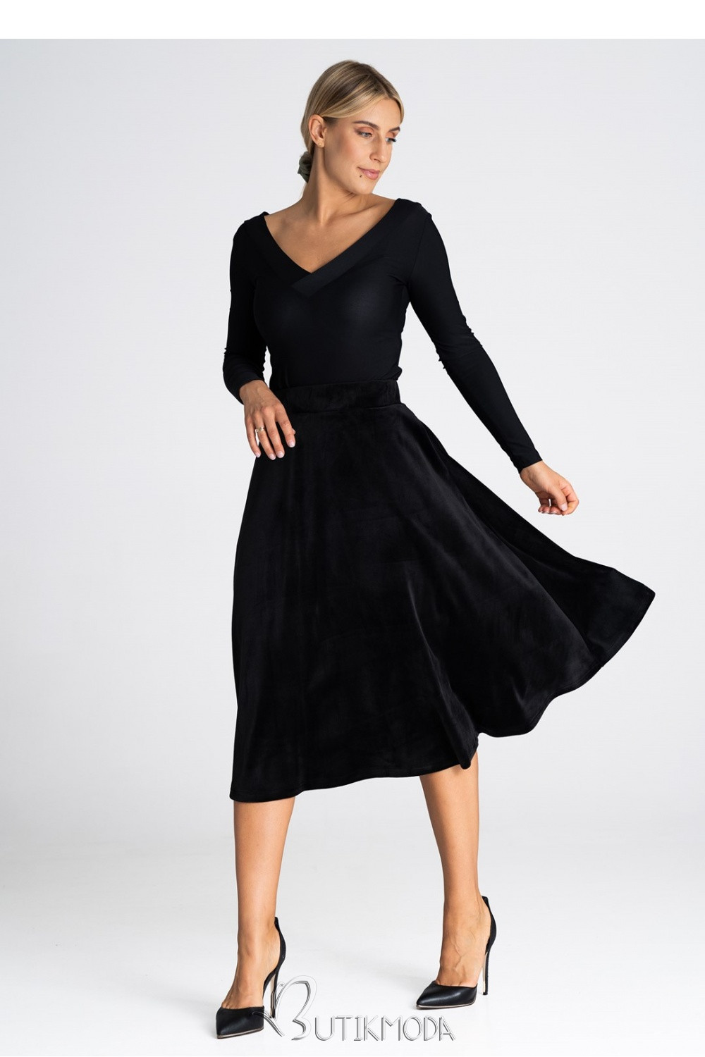 Elegant Black Midi Skirt with Flared Cut