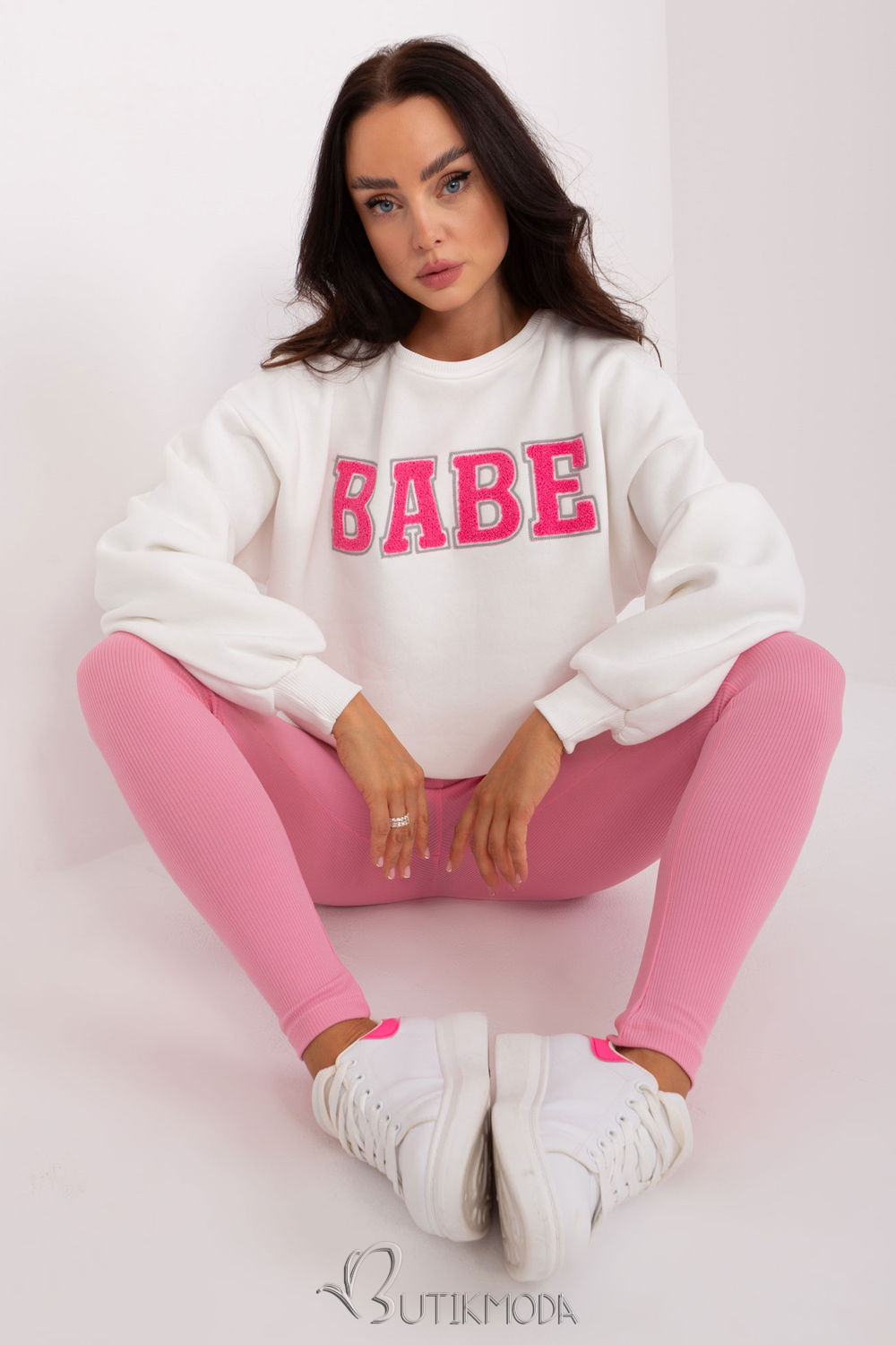 Beige Women's Sweatshirt with "BABE" Print