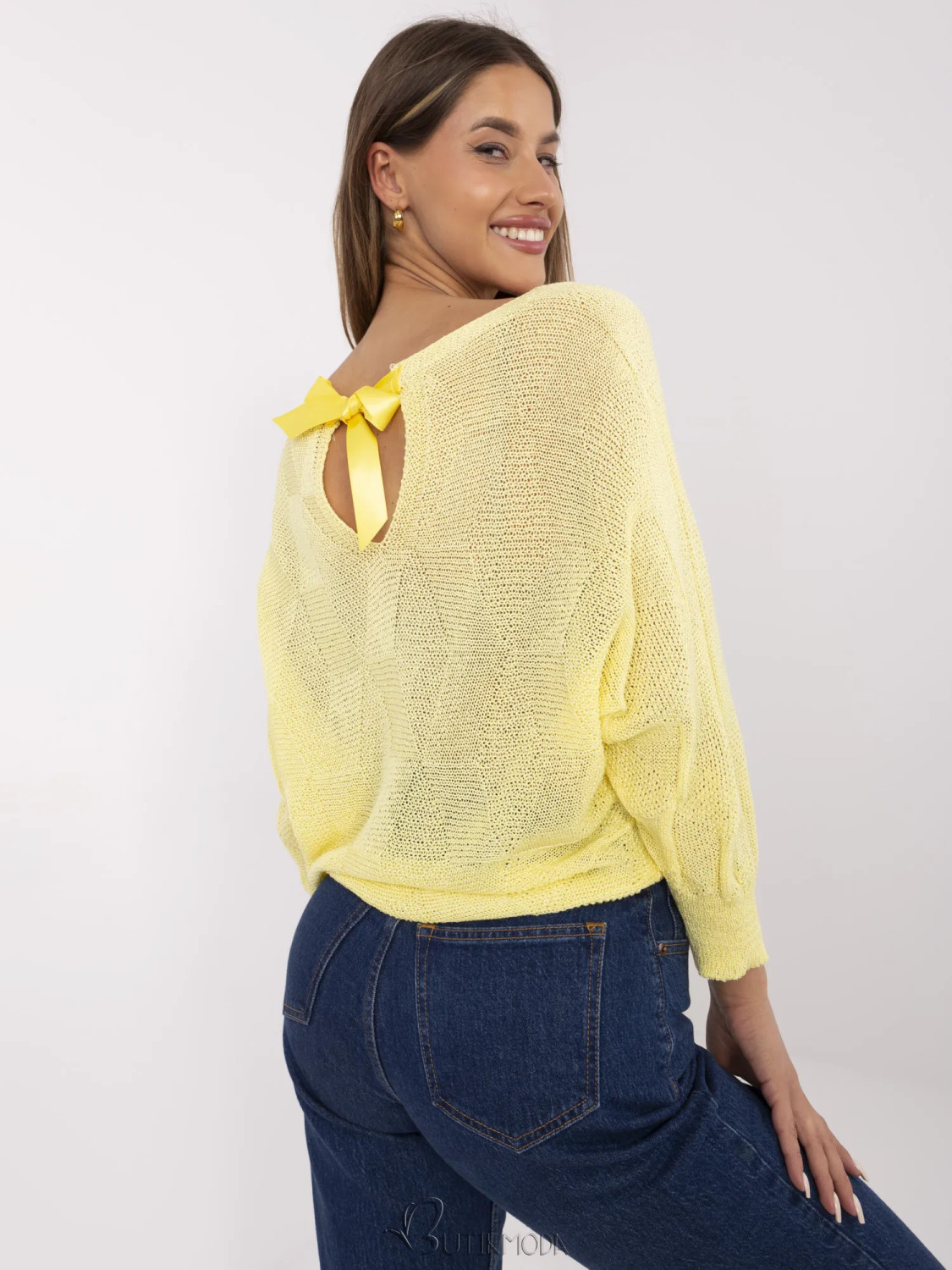 Elegant yellow sweater with geometric pattern