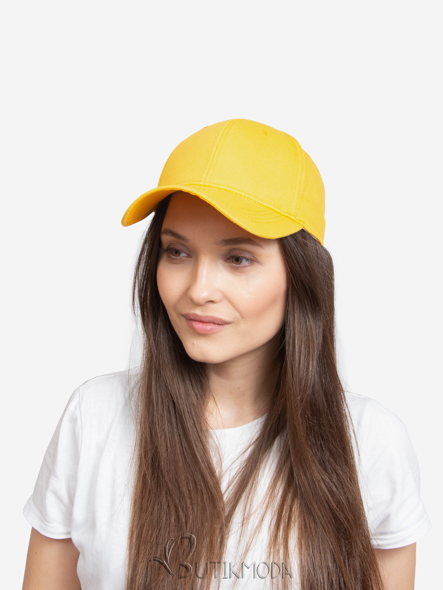 Yellow cap in a basic cut