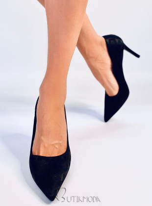 Black pumps with a pattern