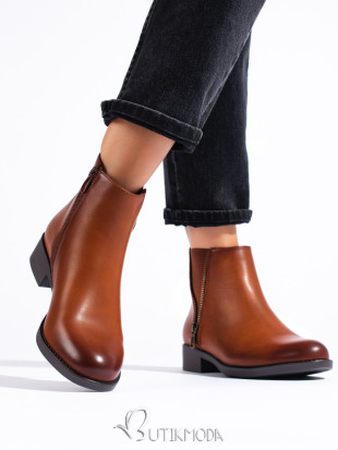 Low ankle boots with a decorative zipper brown