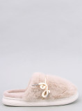 Beige fur slippers