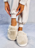 Beige fur slippers