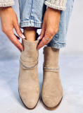 Light beige ankle boots with chain