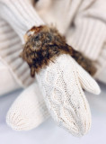 Ecru mittens with knitted pattern