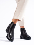 Low ankle boots with a decorative zipper black