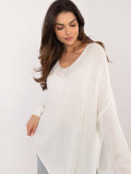 Elegant ecru sweater with long sleeves