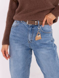 Women's blue carrot jeans with high waist and belt